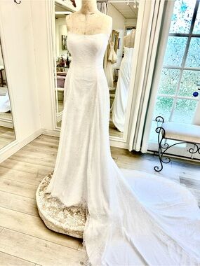 French lace Strapless A-line Wedding Dress with Long Train